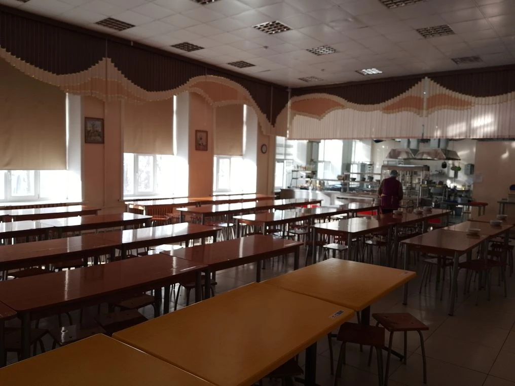 Школьная столовая.